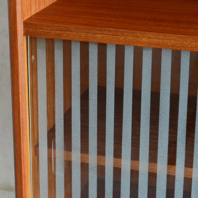 デンマーク ヴィンテージ　チーク ガラスキャビネット5-118