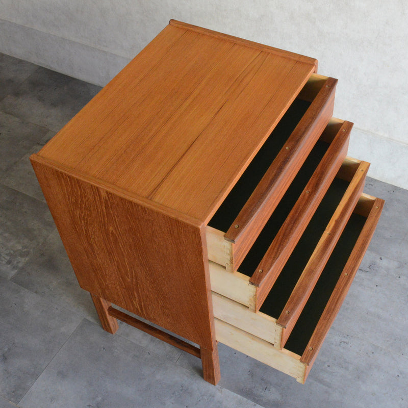 スウェーデンヴィンテージ Nils Johnsson チーク４段チェスト 5-175