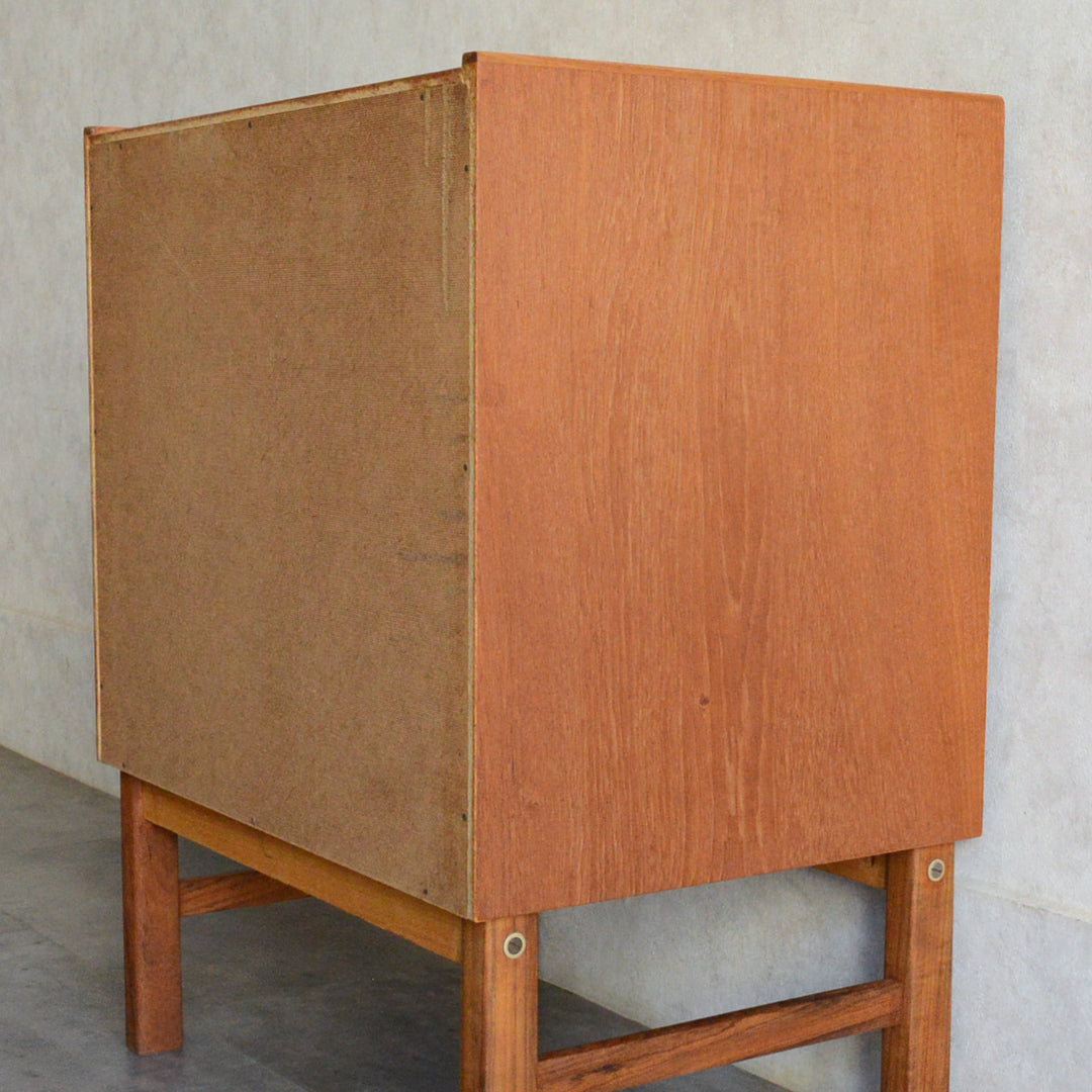 スウェーデンヴィンテージ Nils Johnsson チーク４段チェスト 5-175