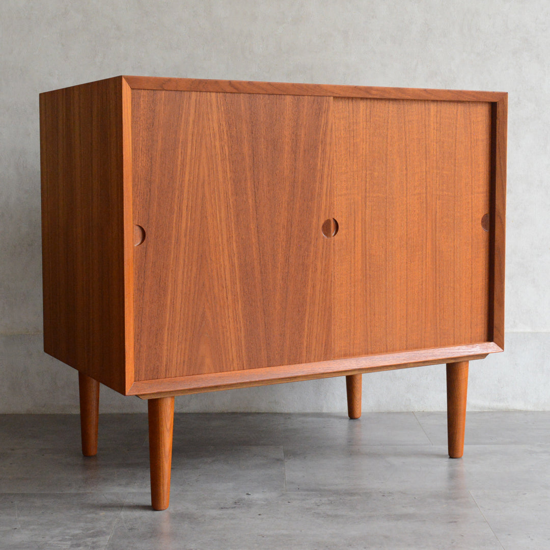 Poul Cadovius デンマーク キャビネット (抽斗付）5-120