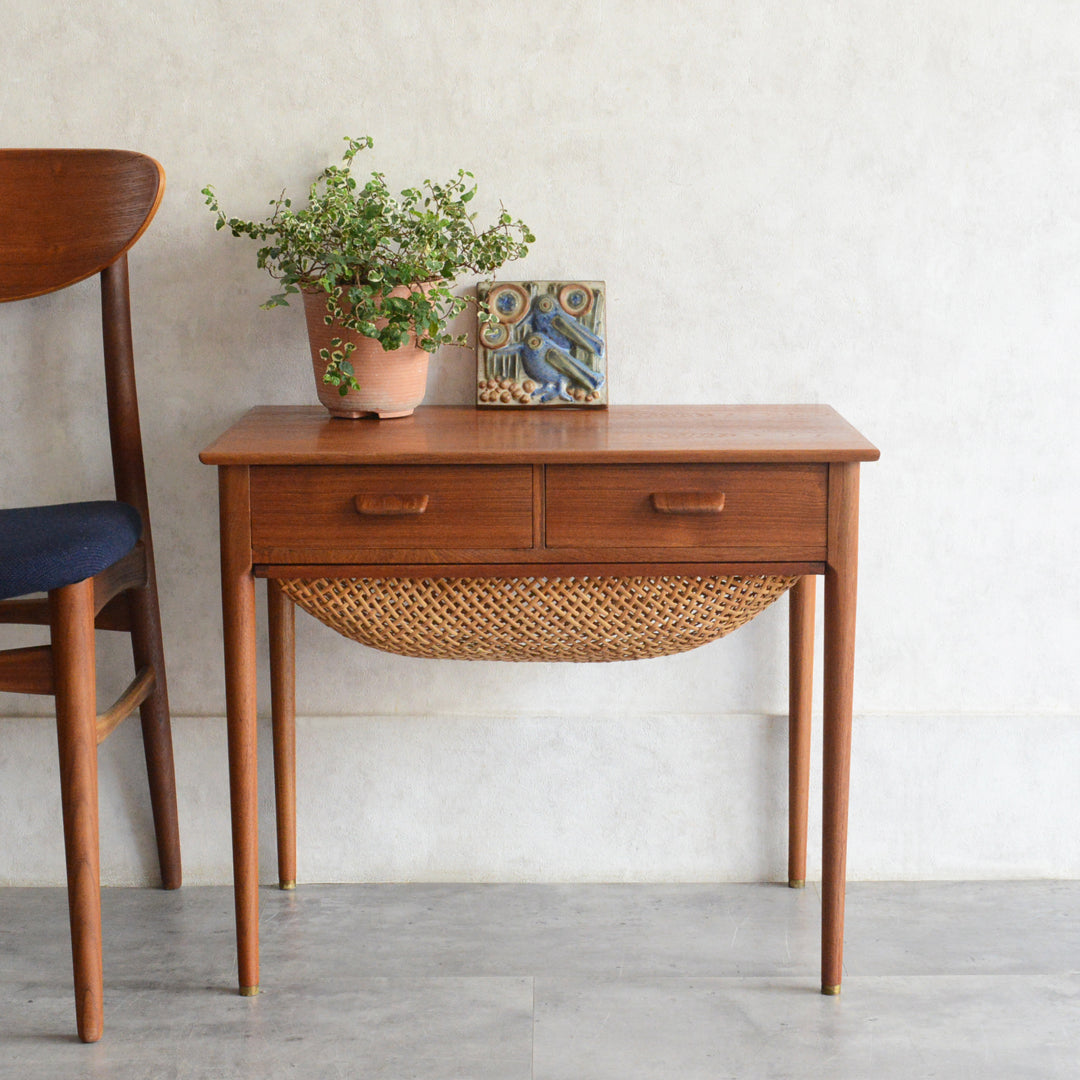 デンマークヴィンテージ　チーク ソーイングテーブル5-176