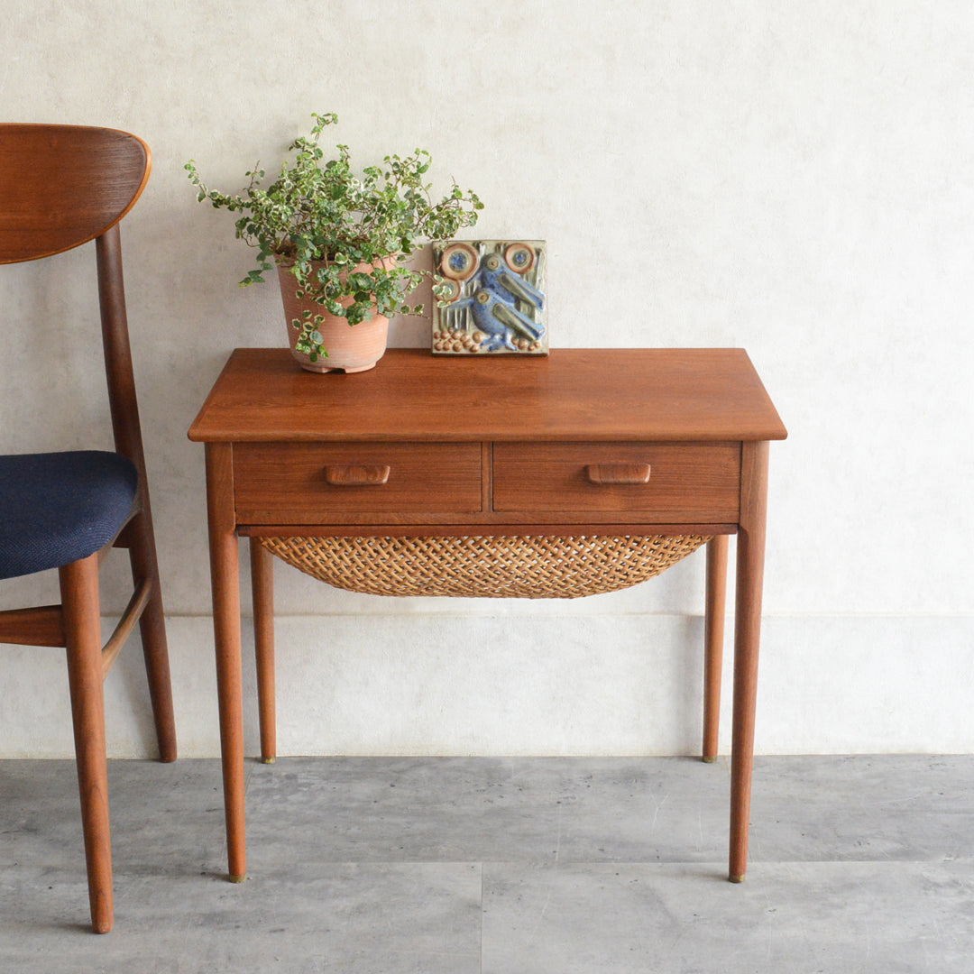 デンマークヴィンテージ　チーク ソーイングテーブル5-176