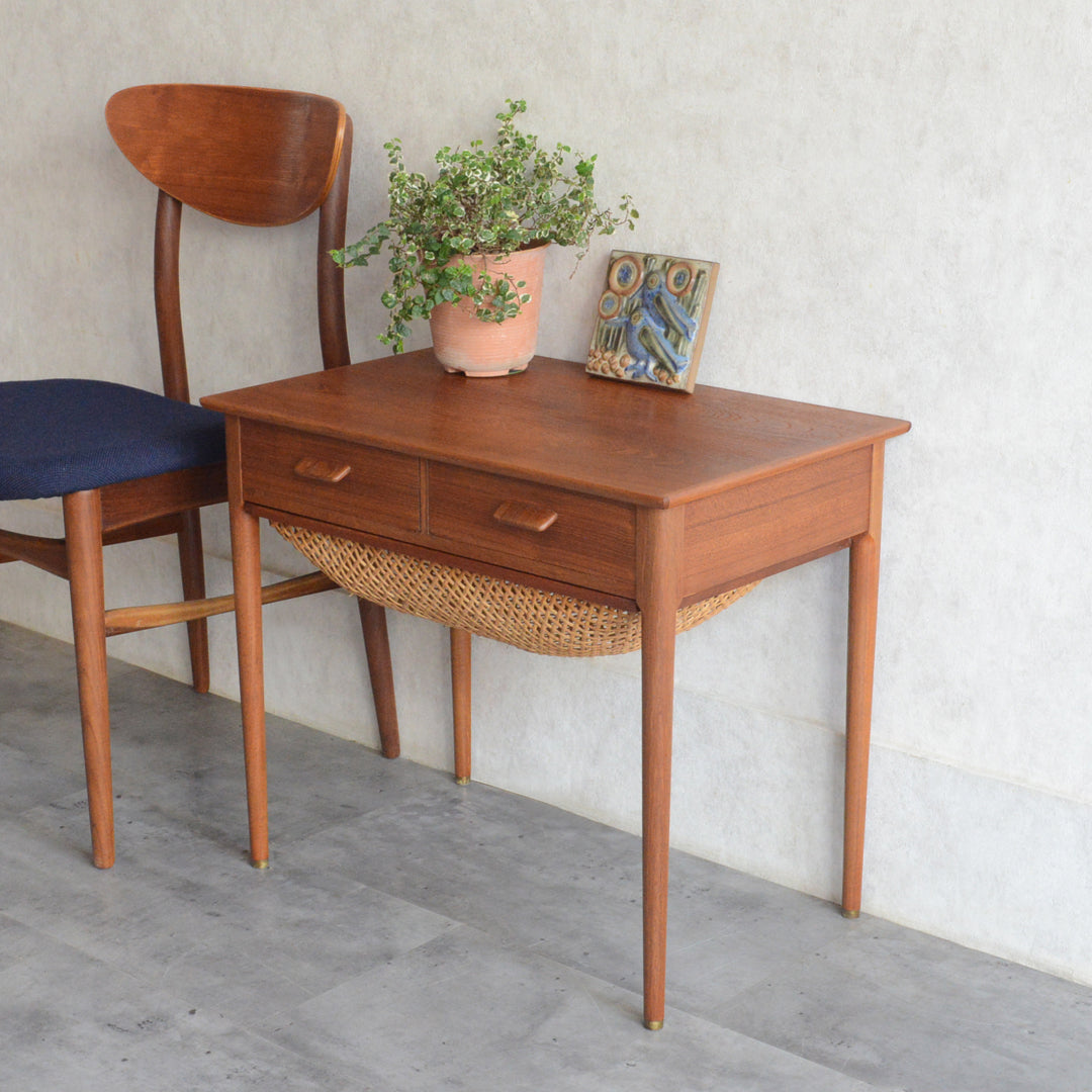 デンマークヴィンテージ　チーク ソーイングテーブル5-176