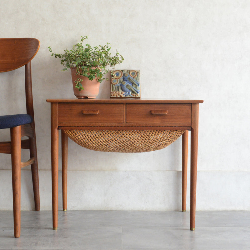 デンマークヴィンテージ　チーク ソーイングテーブル5-176