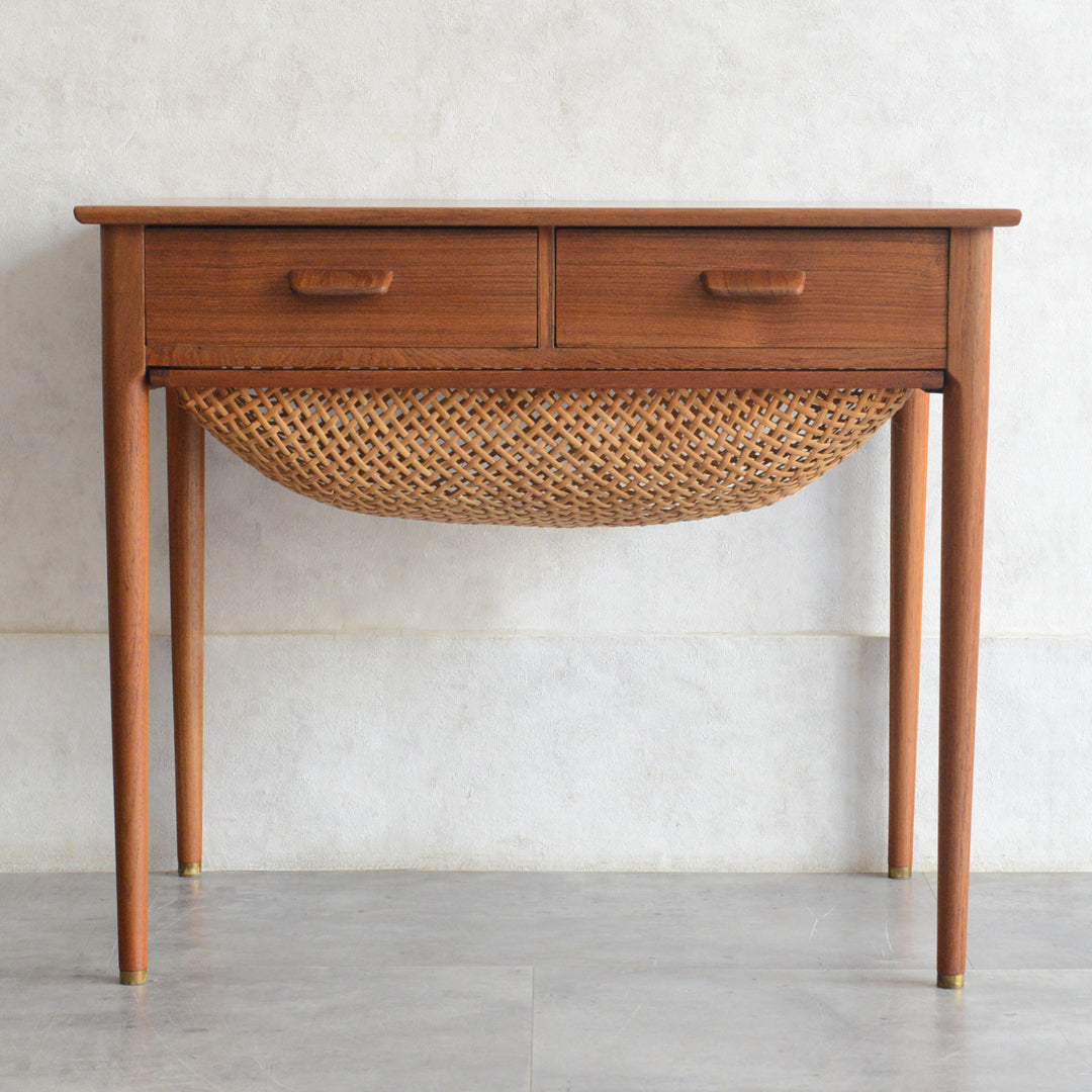 デンマークヴィンテージ　チーク ソーイングテーブル5-176