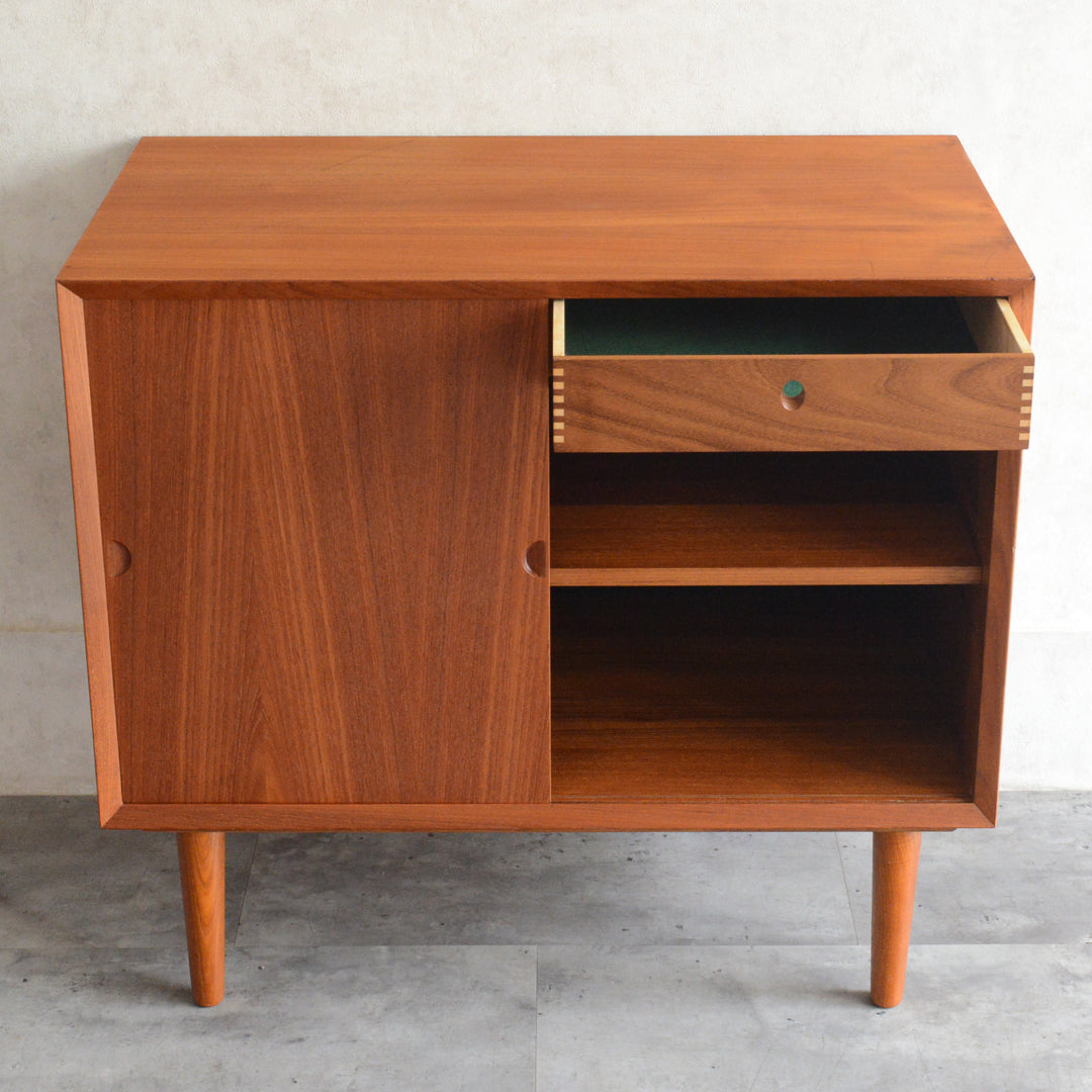 Poul Cadovius デンマーク キャビネット (抽斗付）5-120