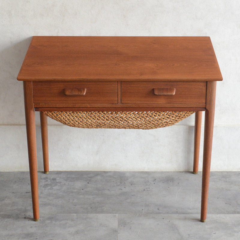 デンマークヴィンテージ　チーク ソーイングテーブル5-176