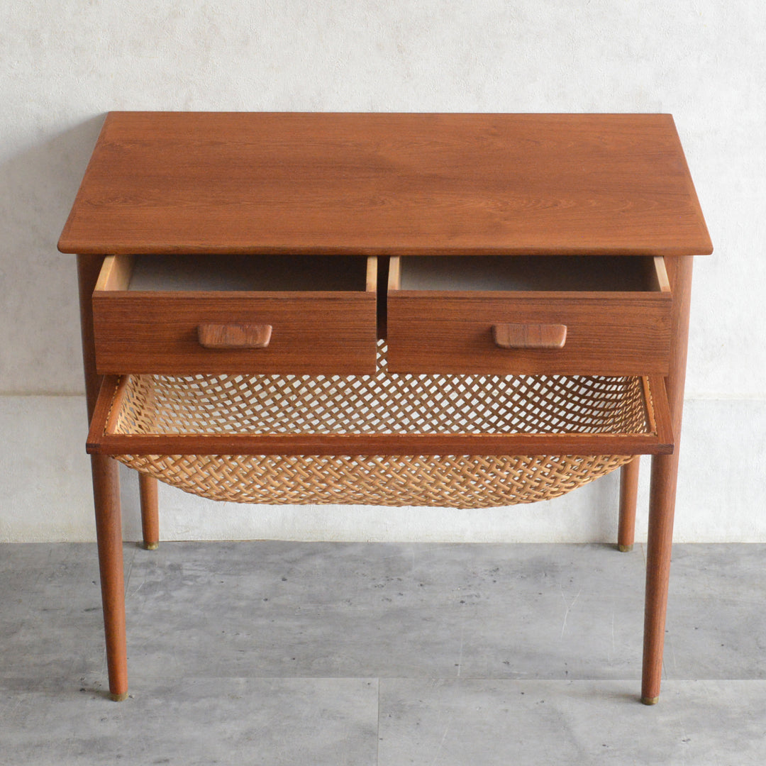 デンマークヴィンテージ　チーク ソーイングテーブル5-176