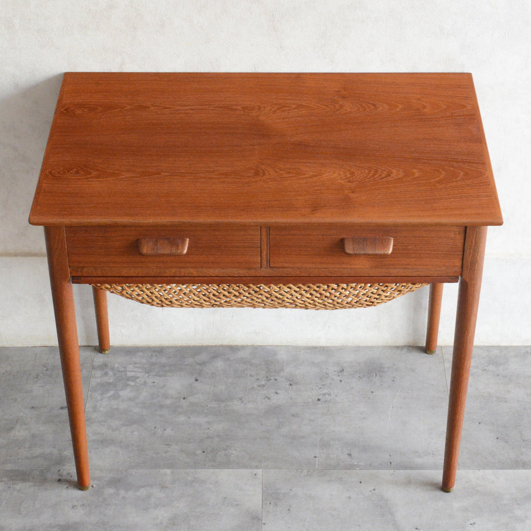 デンマークヴィンテージ　チーク ソーイングテーブル5-176