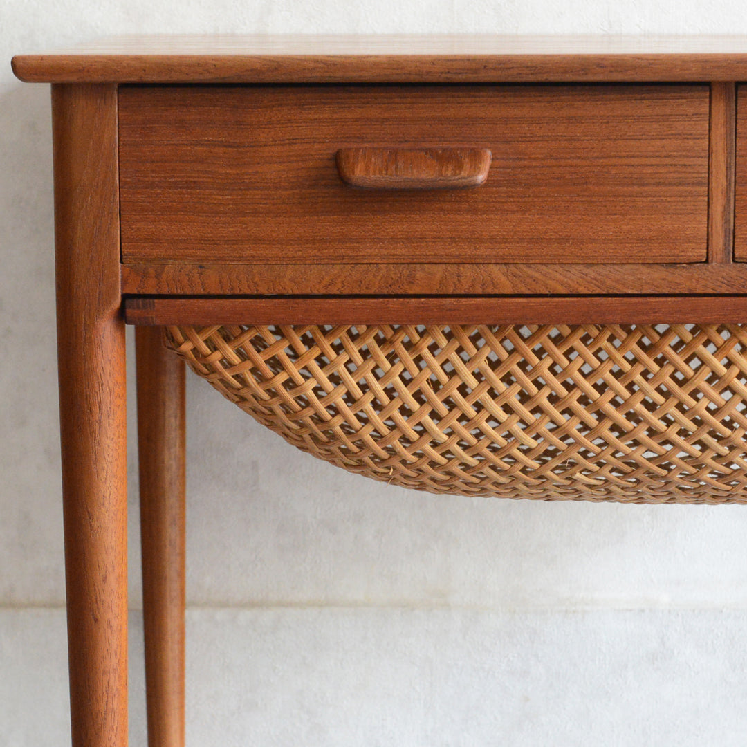 デンマークヴィンテージ　チーク ソーイングテーブル5-176