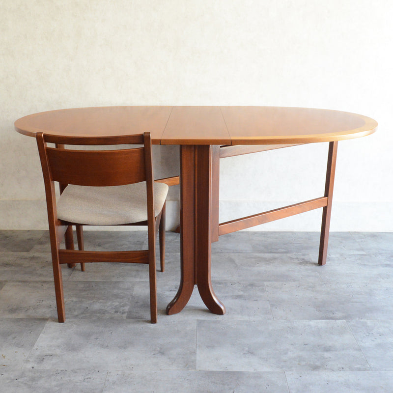 Parker Knoll (Nathan) ゲートレッグ ダイニングテーブル 11 (オーバル）