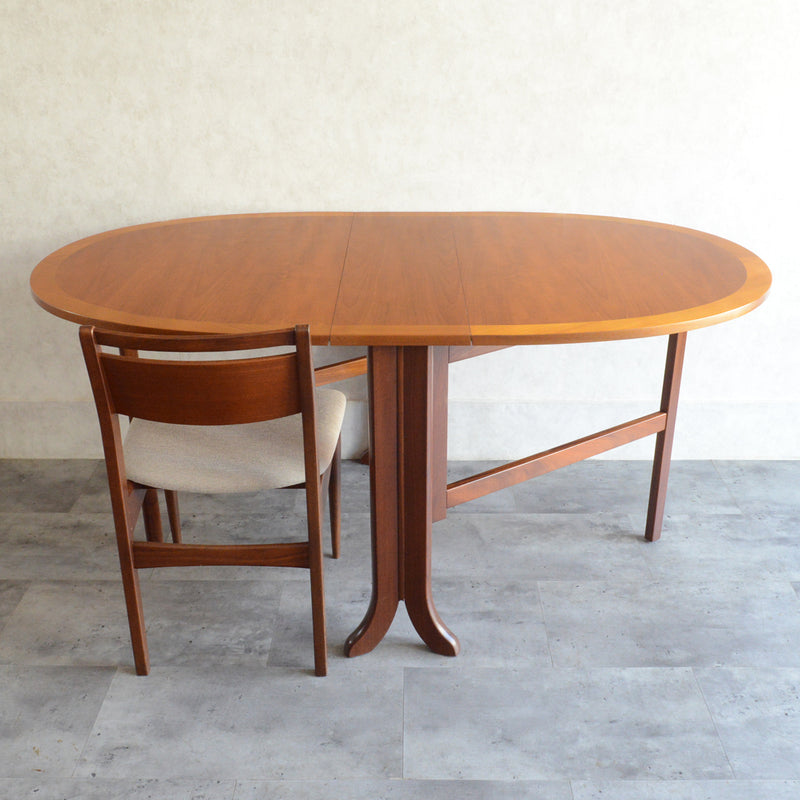 Parker Knoll (Nathan) ゲートレッグ ダイニングテーブル 11 (オーバル）