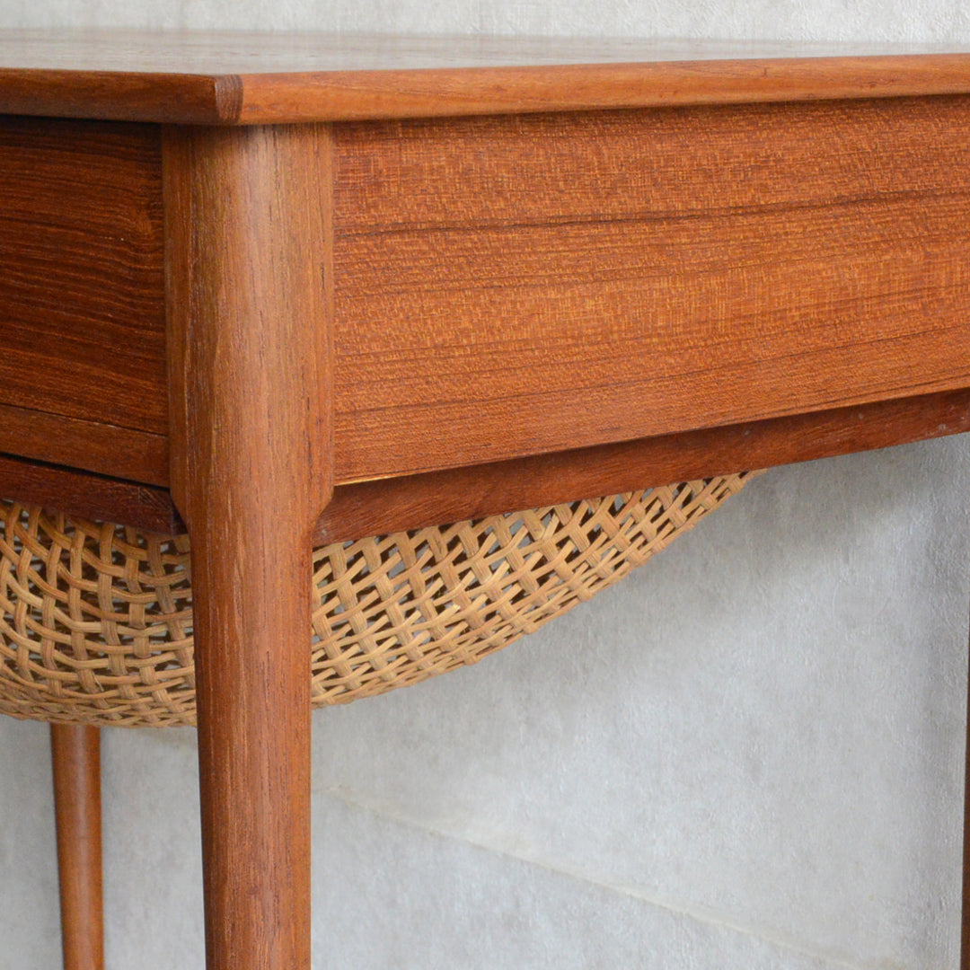 デンマークヴィンテージ　チーク ソーイングテーブル5-176