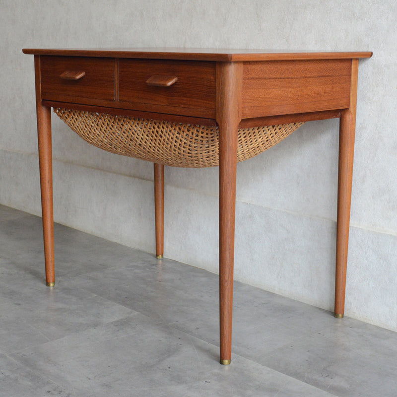 デンマークヴィンテージ　チーク ソーイングテーブル5-176