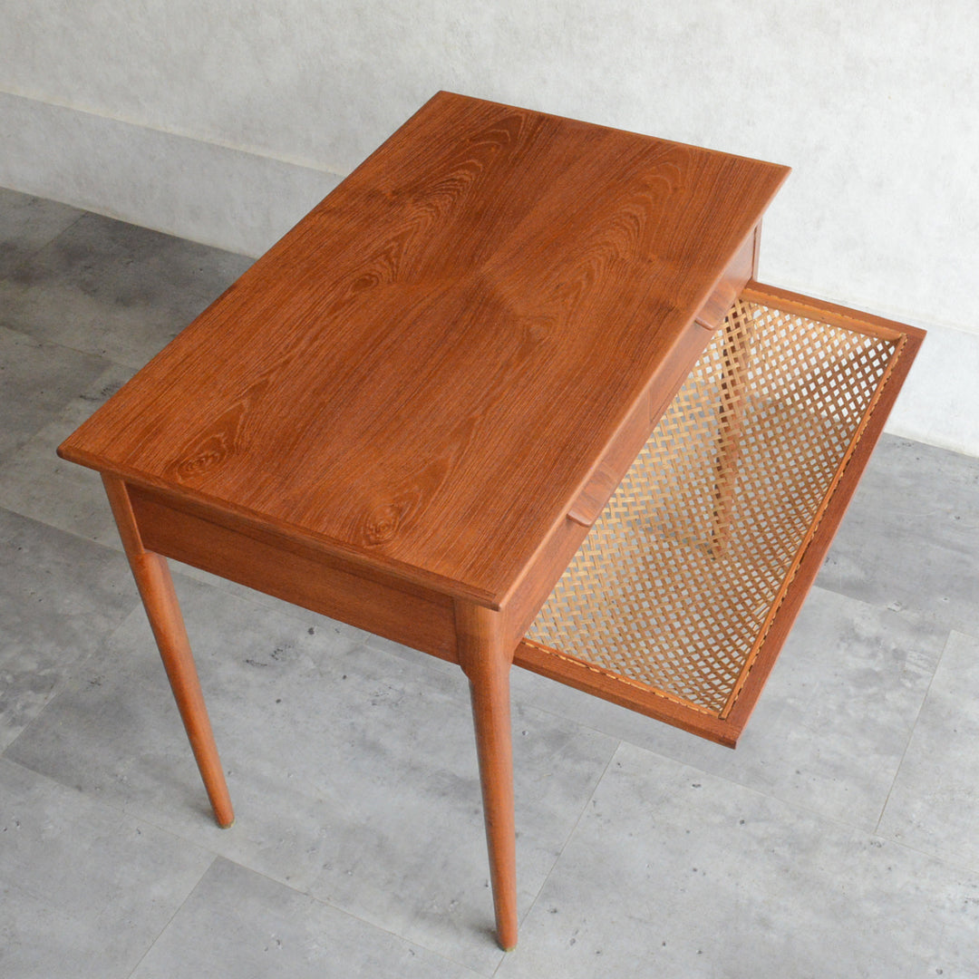 デンマークヴィンテージ　チーク ソーイングテーブル5-176