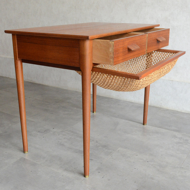 デンマークヴィンテージ　チーク ソーイングテーブル5-176