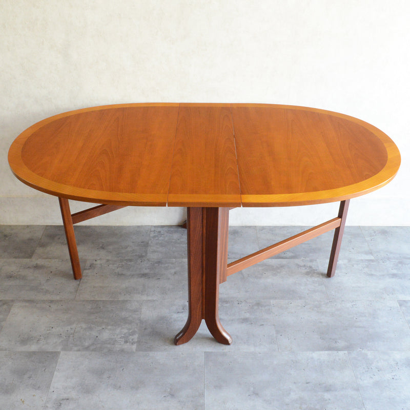 Parker Knoll (Nathan) ゲートレッグ ダイニングテーブル 11 (オーバル）