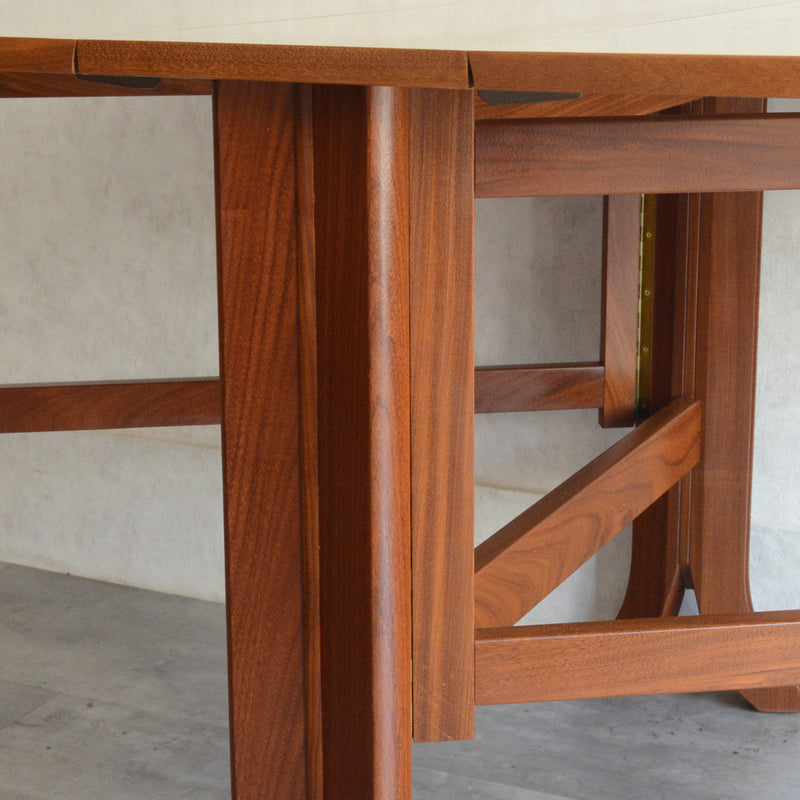 Parker Knoll (Nathan) ゲートレッグ ダイニングテーブル 11 (オーバル）