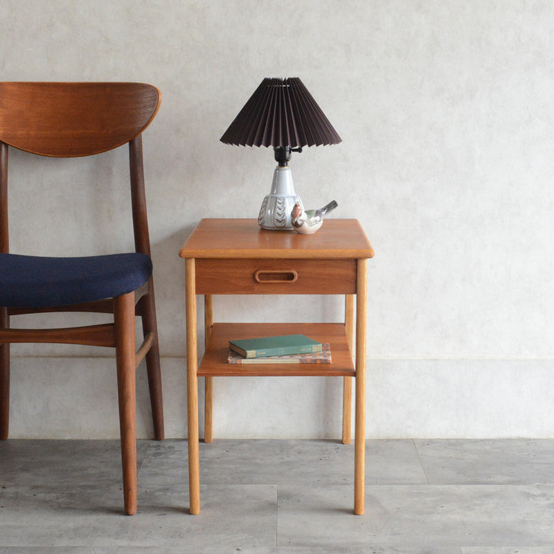 デンマークヴィンテージ チーク サイドテーブル 5-177 (抽斗付）