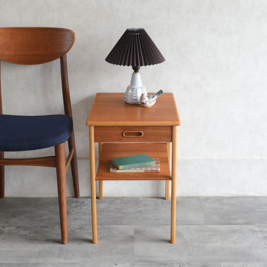 デンマークヴィンテージ チーク サイドテーブル 5-177 (抽斗付）