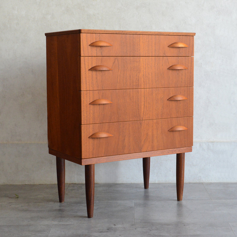 060124h06125　デンマークヴィンテージ  チーク３段スモールチェスト 5-129