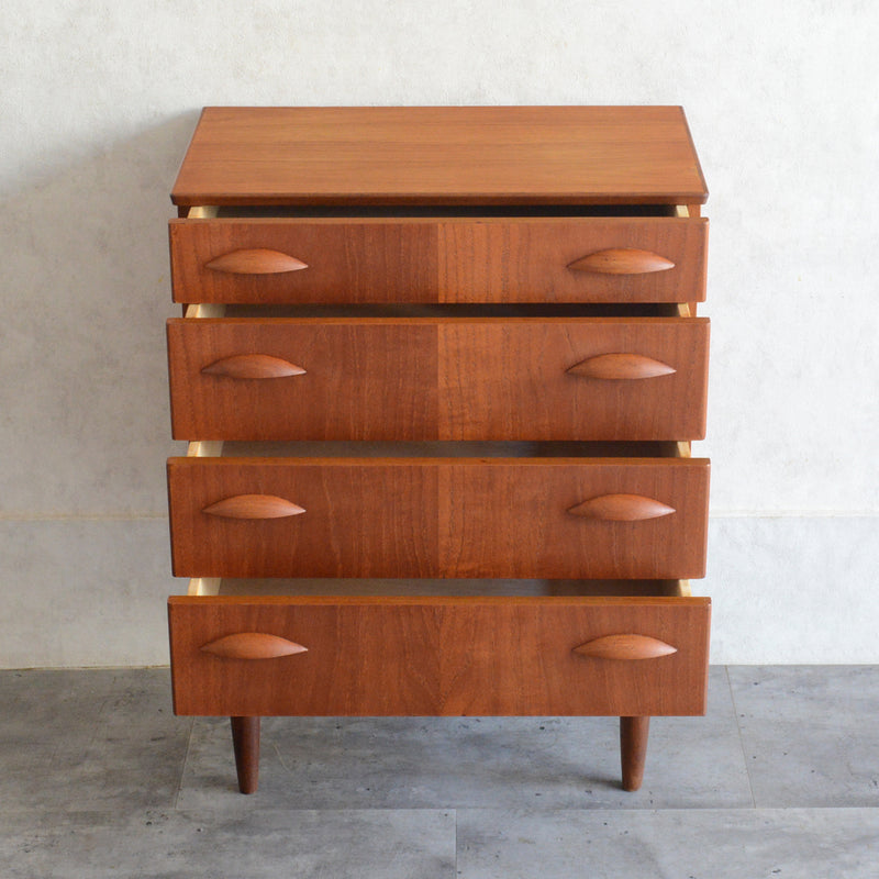 060124h06125　デンマークヴィンテージ  チーク３段スモールチェスト 5-129