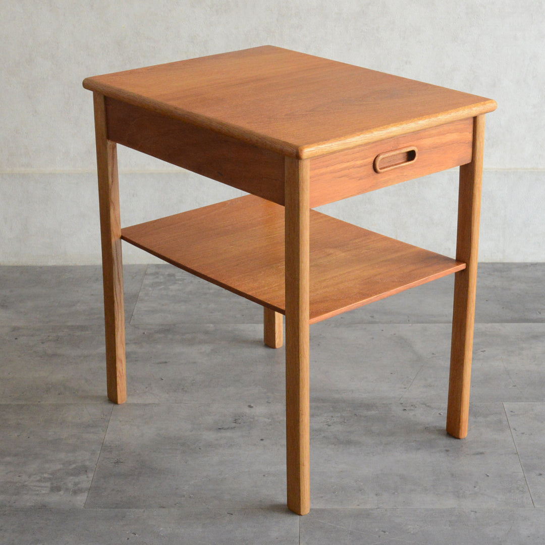 デンマークヴィンテージ チーク サイドテーブル 5-177 (抽斗付）