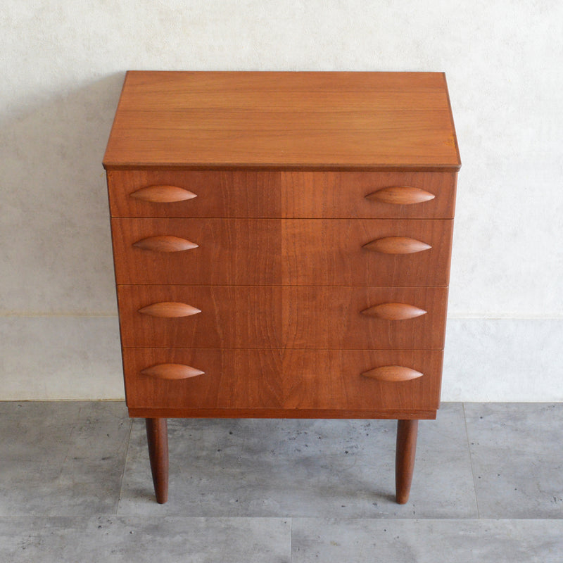 060124h06125　デンマークヴィンテージ  チーク３段スモールチェスト 5-129