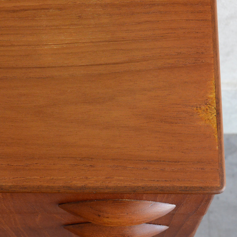 060124h06125　デンマークヴィンテージ  チーク３段スモールチェスト 5-129