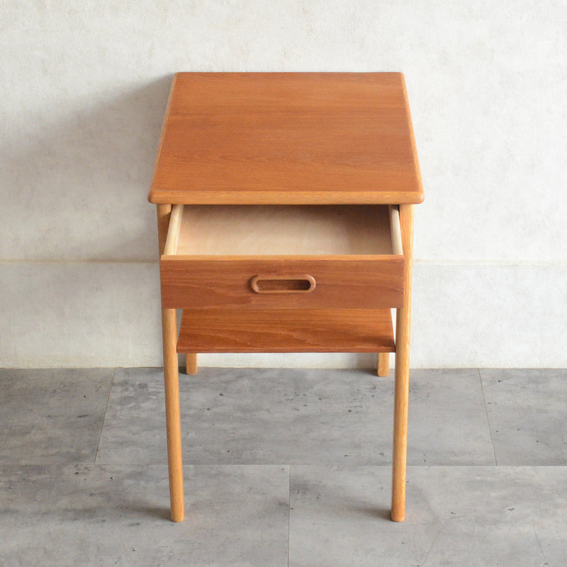 デンマークヴィンテージ チーク サイドテーブル 5-177 (抽斗付）