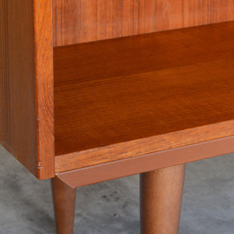 デンマーク ヴィンテージ　チークシェルフ（木扉付）5-121