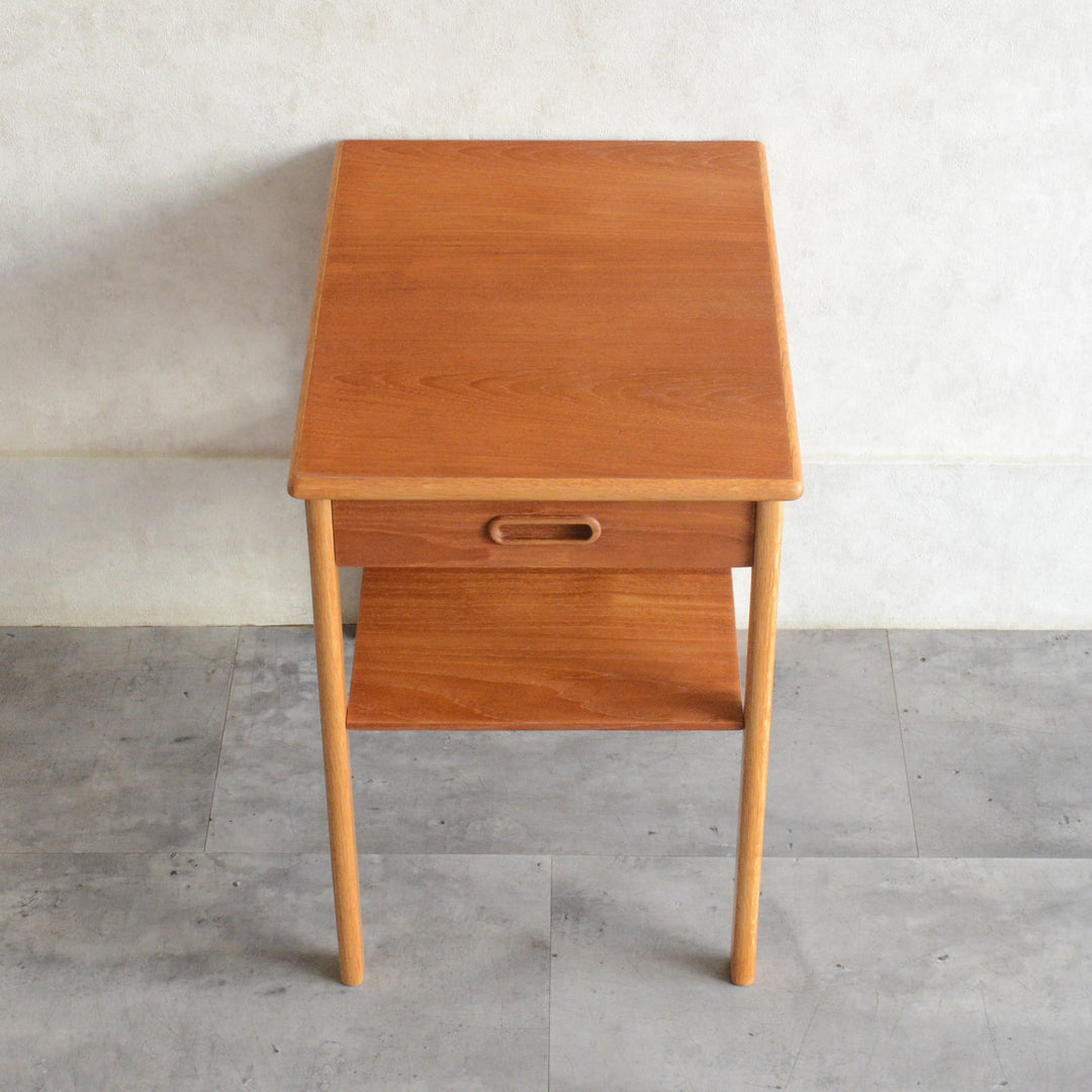 デンマークヴィンテージ チーク サイドテーブル 5-177 (抽斗付）