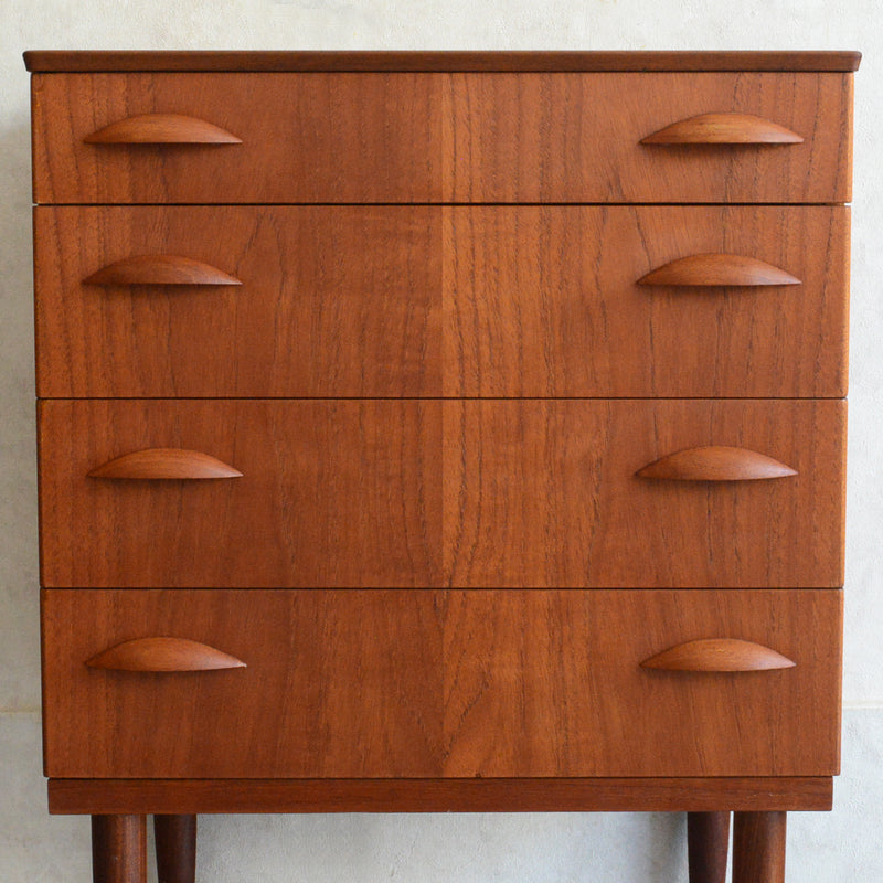 060124h06125　デンマークヴィンテージ  チーク３段スモールチェスト 5-129