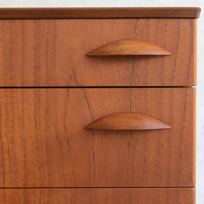 060124h06125　デンマークヴィンテージ  チーク３段スモールチェスト 5-129