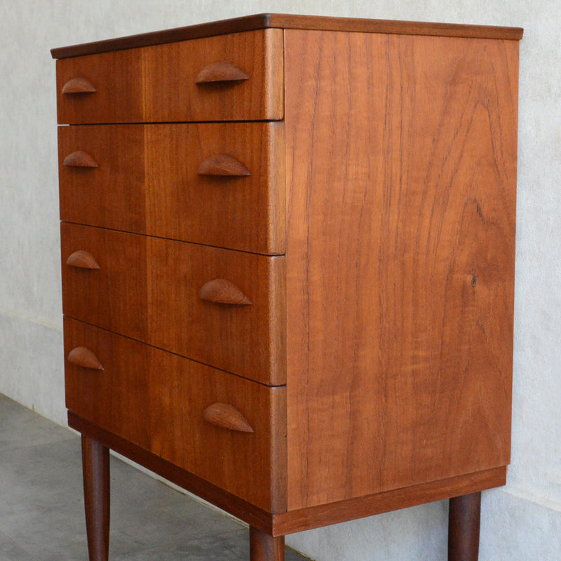 060124h06125　デンマークヴィンテージ  チーク３段スモールチェスト 5-129