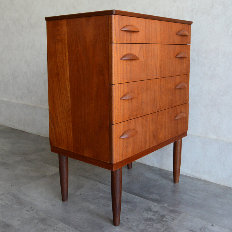 060124h06125　デンマークヴィンテージ  チーク３段スモールチェスト 5-129