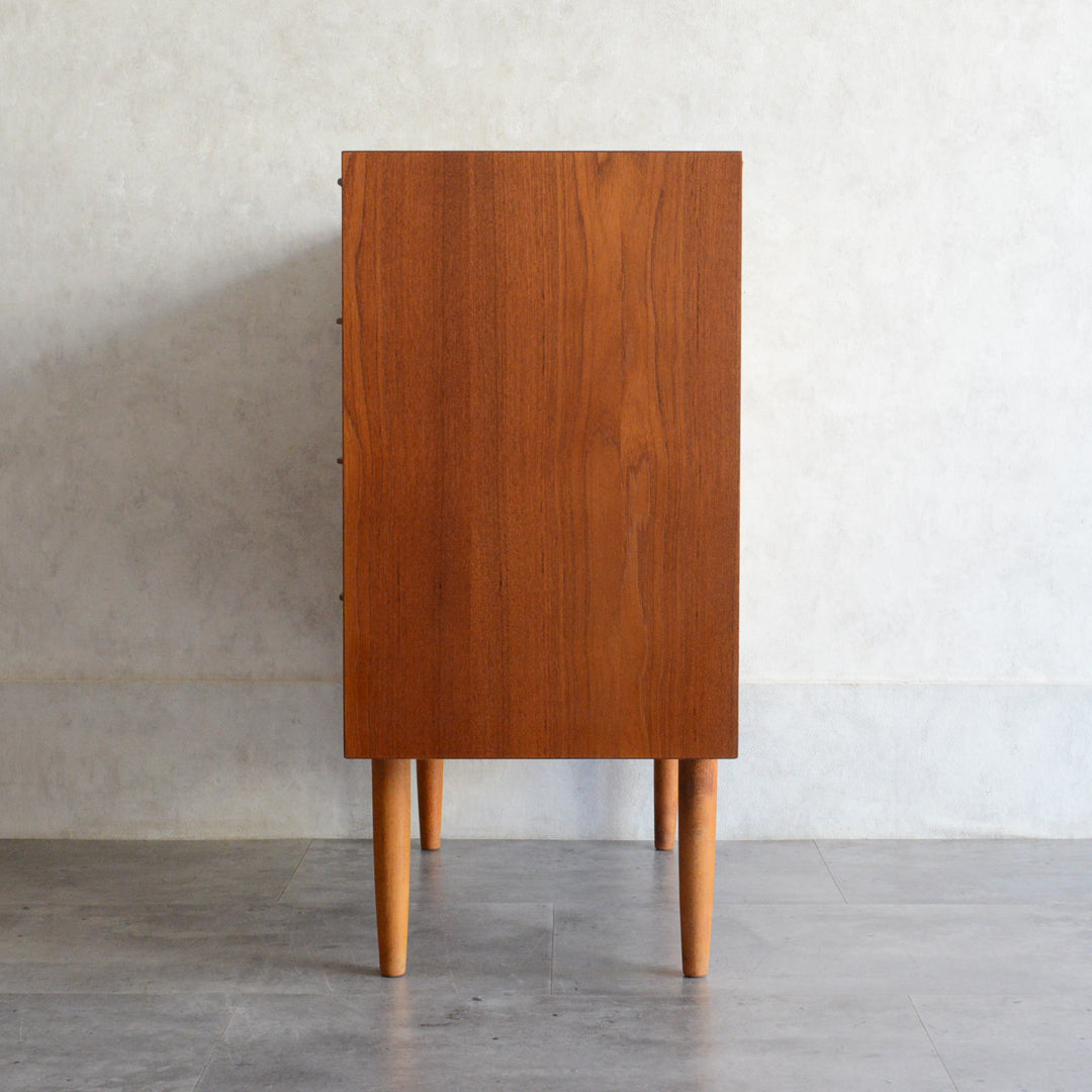 デンマーク ヴィンテージ  チーク ４段チェスト5-124