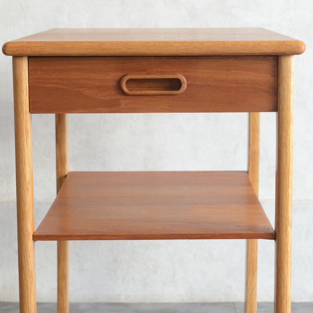 デンマークヴィンテージ チーク サイドテーブル 5-177 (抽斗付）