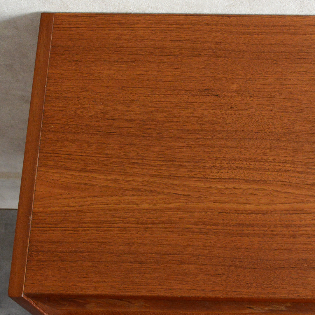 デンマーク ヴィンテージ  チーク ４段チェスト5-124