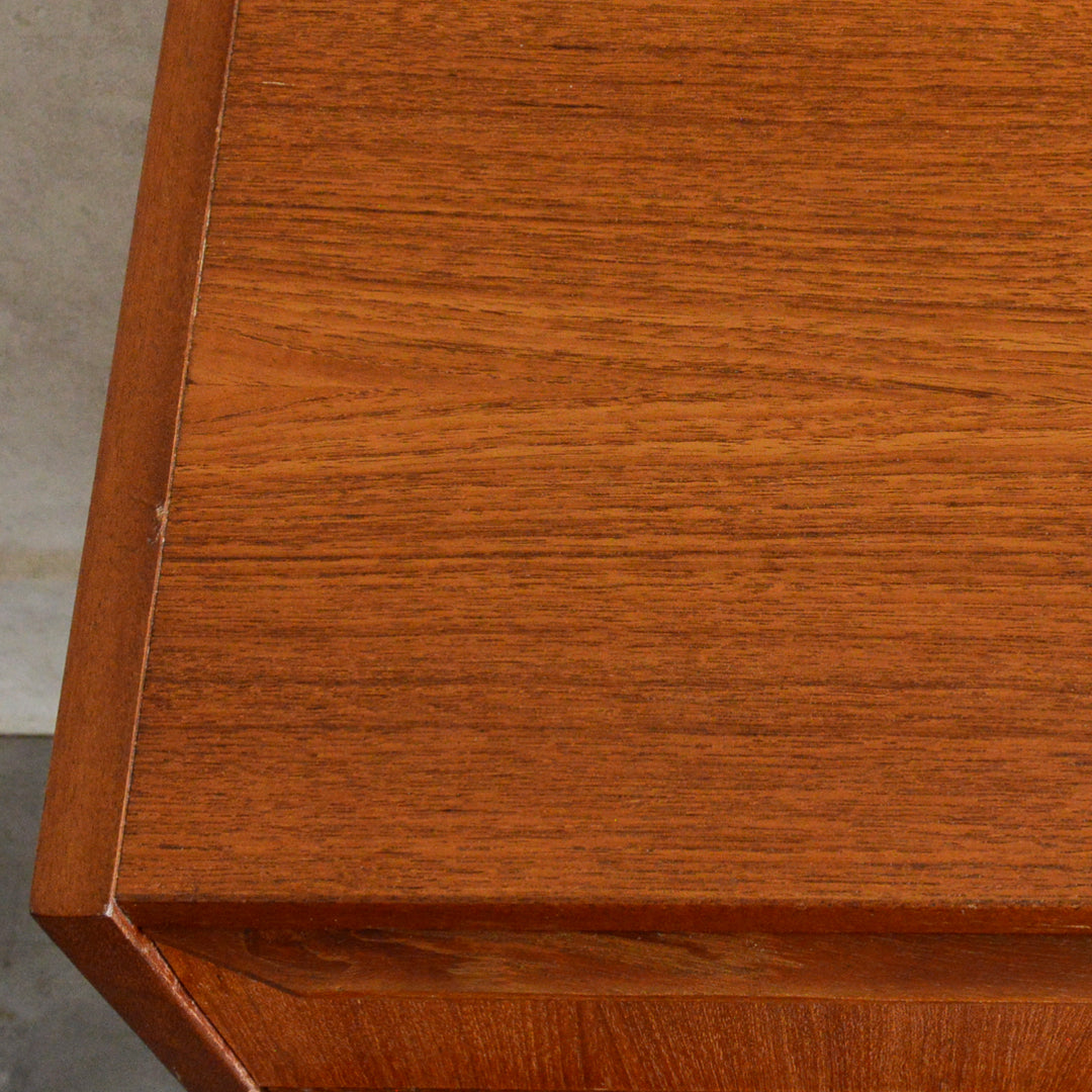 デンマーク ヴィンテージ  チーク ４段チェスト5-124