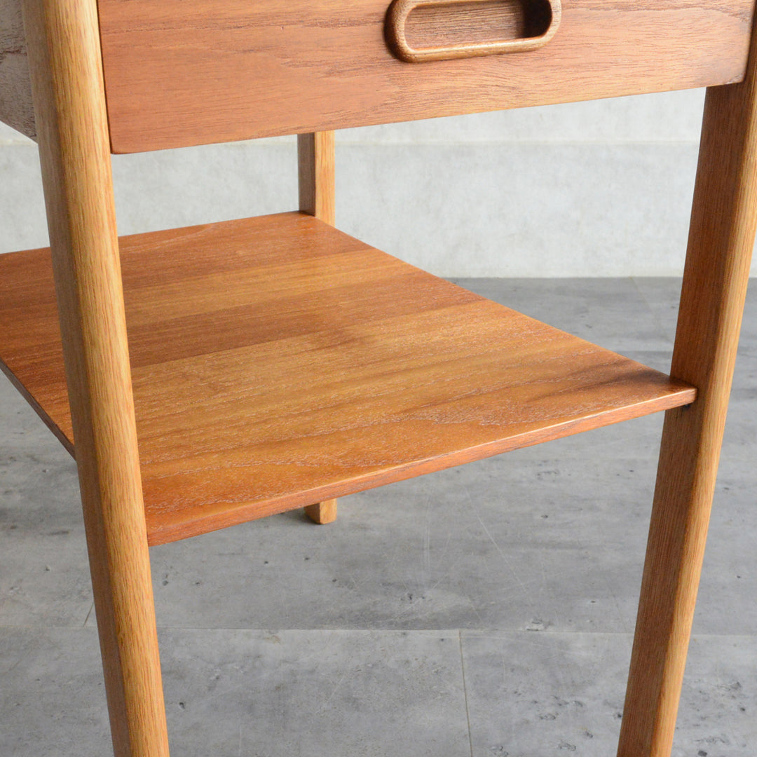 デンマークヴィンテージ チーク サイドテーブル 5-177 (抽斗付）