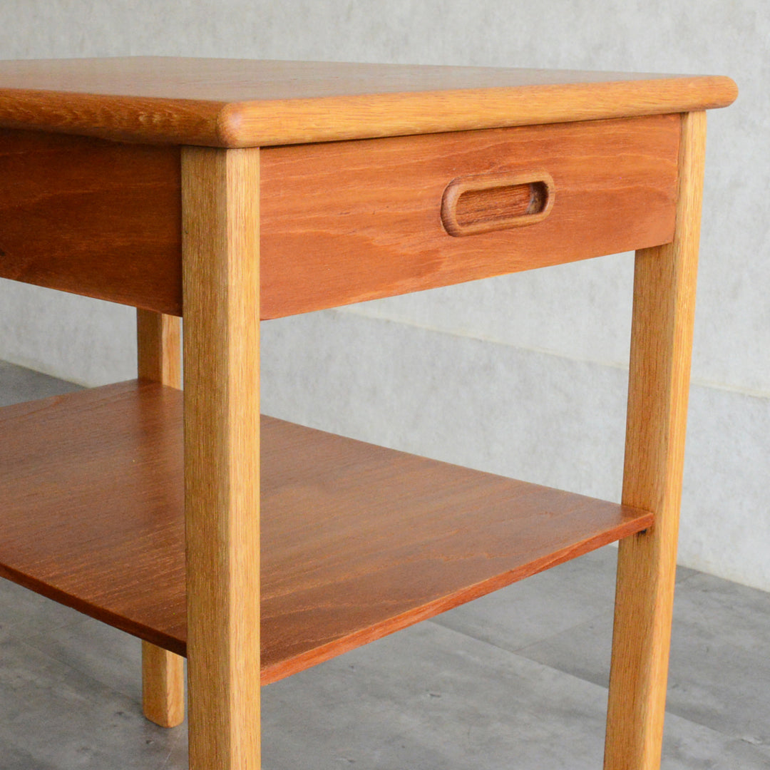 デンマークヴィンテージ チーク サイドテーブル 5-177 (抽斗付）
