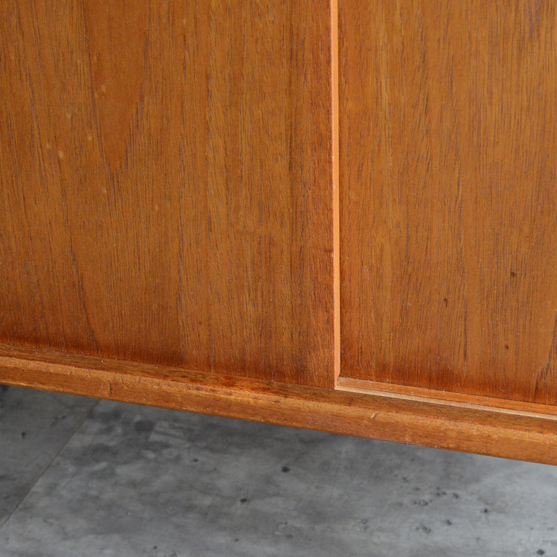 Herbert E. Gibbs（ハーバートE.ギブス） キャビネット 11 (アイアンレッグ）