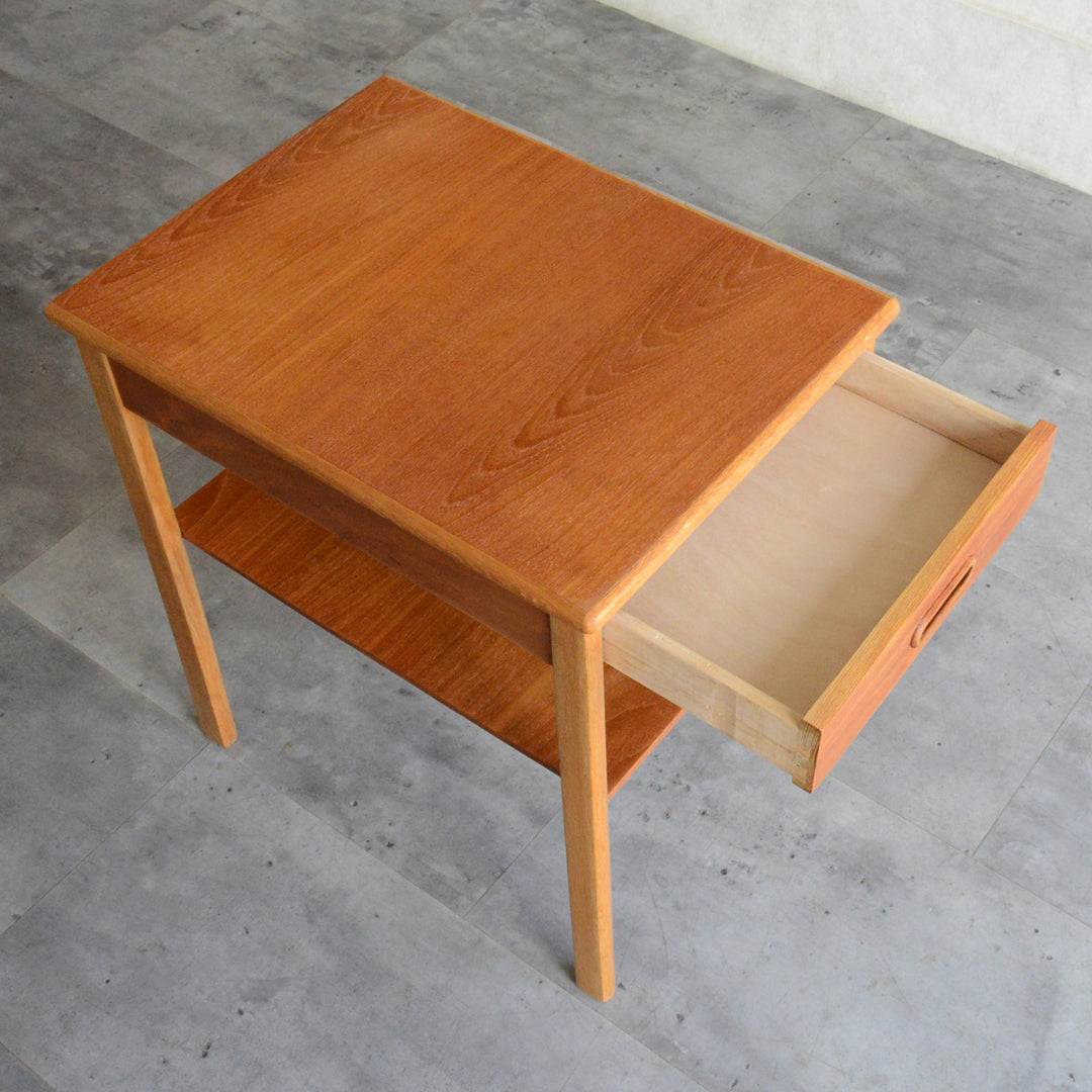 デンマークヴィンテージ チーク サイドテーブル 5-177 (抽斗付）