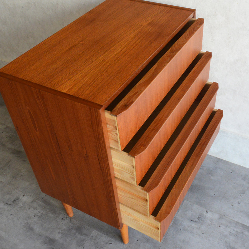 デンマーク ヴィンテージ  チーク ４段チェスト5-124