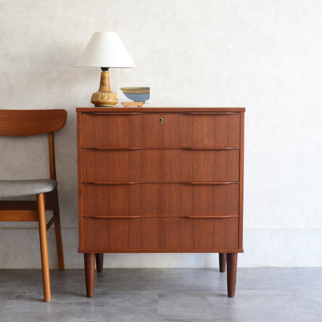 デンマーク ヴィンテージ  チーク ４段 チェスト 5-123