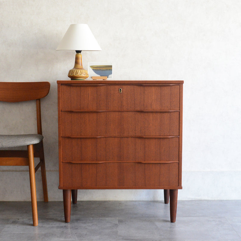 デンマーク ヴィンテージ  チーク ４段 チェスト 5-123