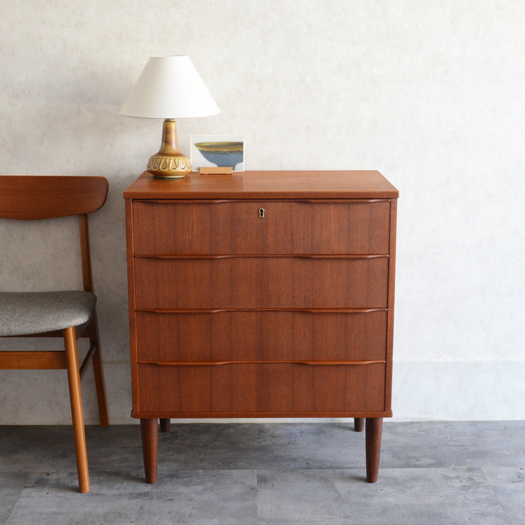 デンマーク ヴィンテージ  チーク ４段 チェスト 5-123