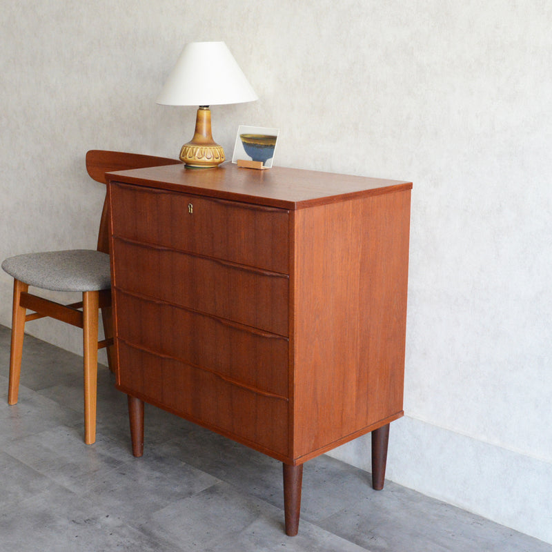 デンマーク ヴィンテージ  チーク ４段 チェスト 5-123