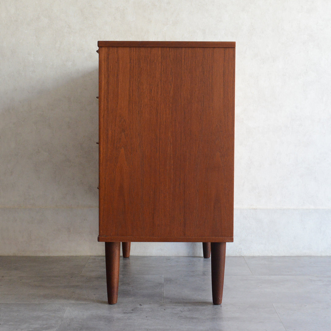 デンマーク ヴィンテージ  チーク ４段 チェスト 5-123